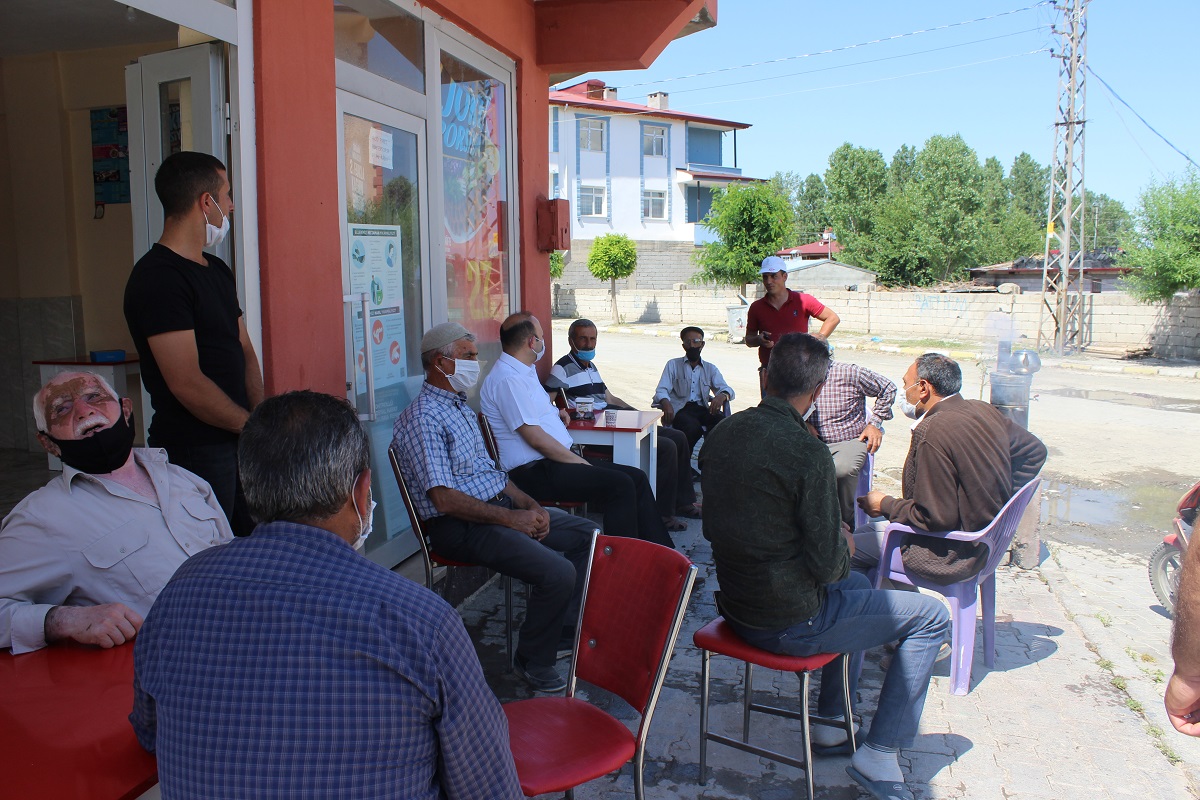 Kaymakam-Halfeli belediye başkanı belde halkıyla bir araya gelerek sohbet etti	